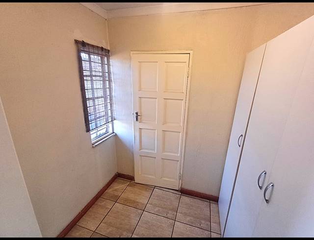 2 BEDROOM TOWNHOUSE FOR SALE IN CLUBVIEW
